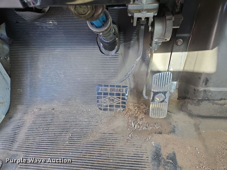 image for item DT5390 2002 International 2554 sewer jetter truck