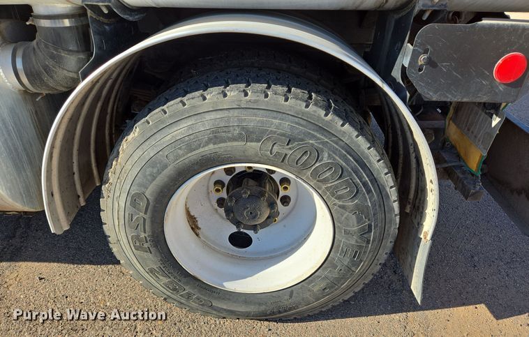 image for item DT5390 2002 International 2554 sewer jetter truck