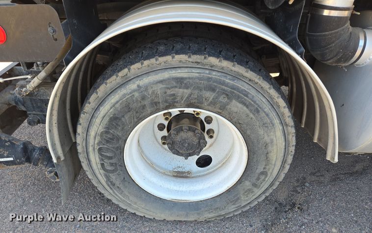 image for item DT5390 2002 International 2554 sewer jetter truck