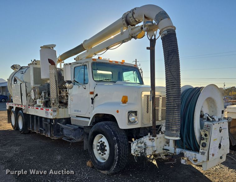 image for item DT5395 2001 International 2554 4X2 sewer jetter truck