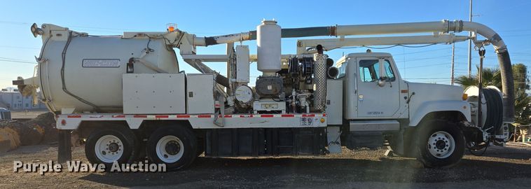 image for item DT5395 2001 International 2554 4X2 sewer jetter truck
