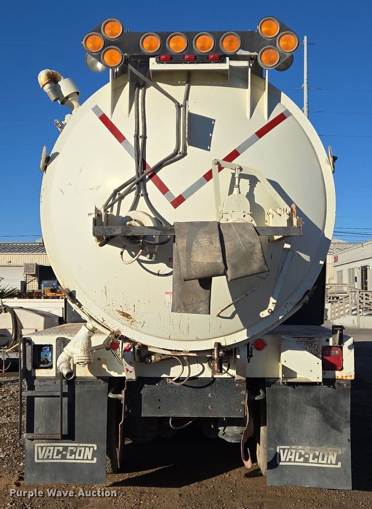 image for item DT5395 2001 International 2554 4X2 sewer jetter truck