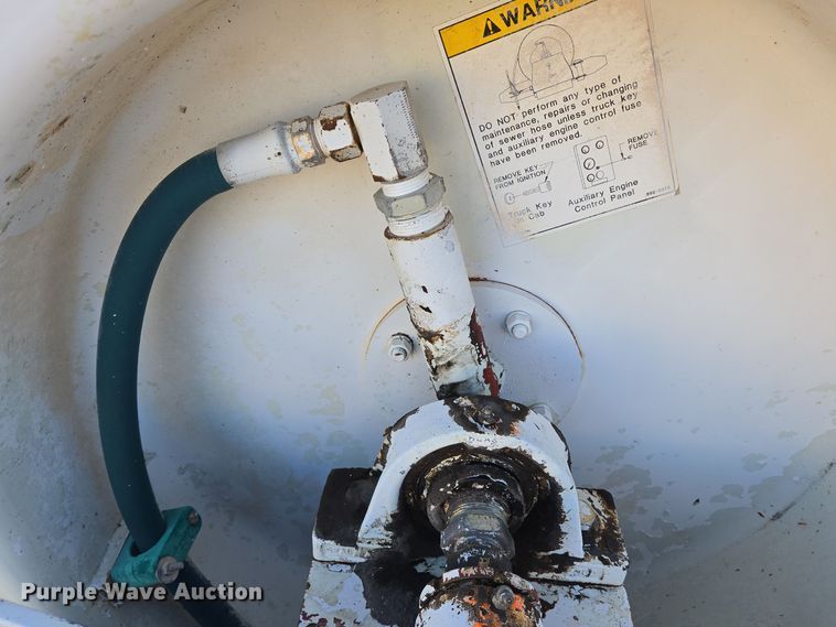 image for item DT5395 2001 International 2554 4X2 sewer jetter truck