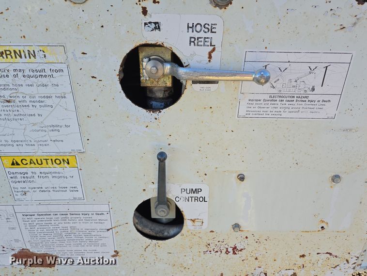 image for item DT5395 2001 International 2554 4X2 sewer jetter truck