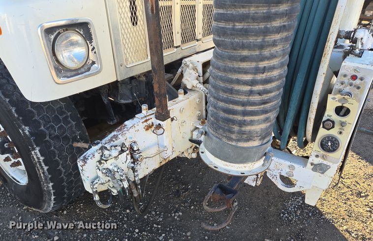 image for item DT5395 2001 International 2554 4X2 sewer jetter truck