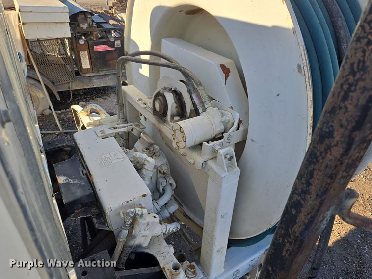 image for item DT5395 2001 International 2554 4X2 sewer jetter truck