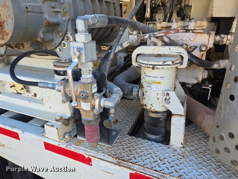 image for item DT5395 2001 International 2554 4X2 sewer jetter truck