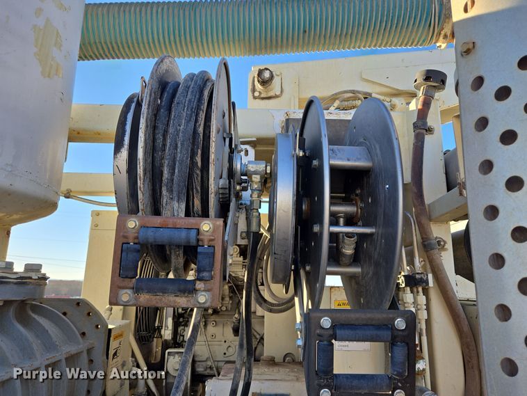 image for item DT5395 2001 International 2554 4X2 sewer jetter truck