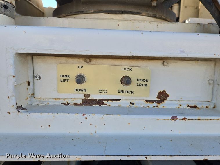 image for item DT5395 2001 International 2554 4X2 sewer jetter truck