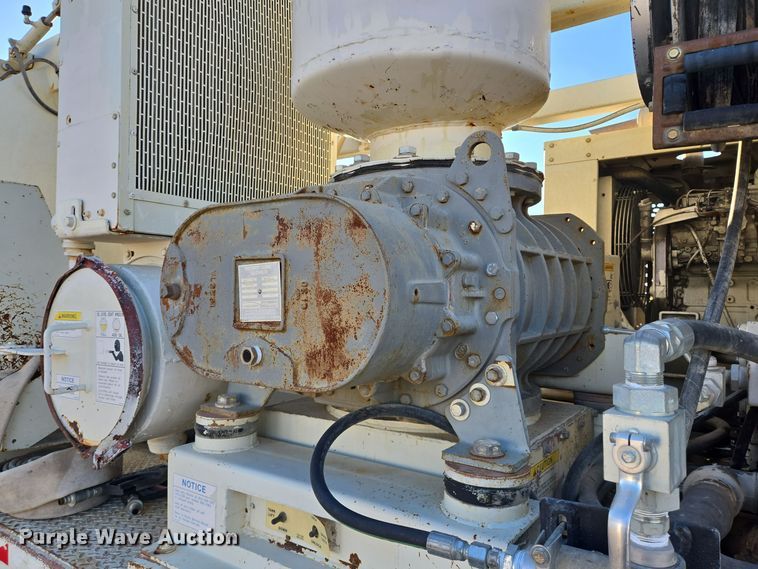 image for item DT5395 2001 International 2554 4X2 sewer jetter truck