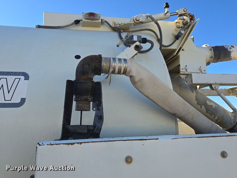 image for item DT5395 2001 International 2554 4X2 sewer jetter truck