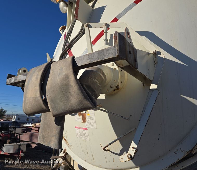 image for item DT5395 2001 International 2554 4X2 sewer jetter truck