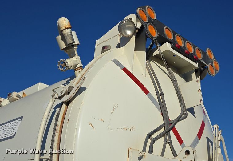 image for item DT5395 2001 International 2554 4X2 sewer jetter truck