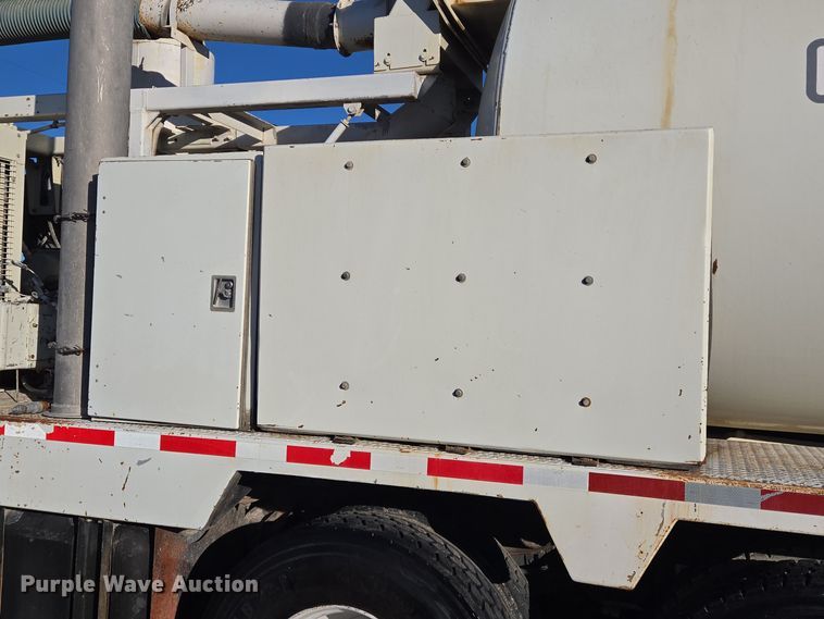 image for item DT5395 2001 International 2554 4X2 sewer jetter truck