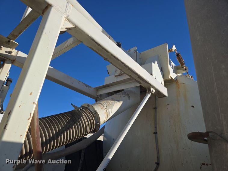 image for item DT5395 2001 International 2554 4X2 sewer jetter truck