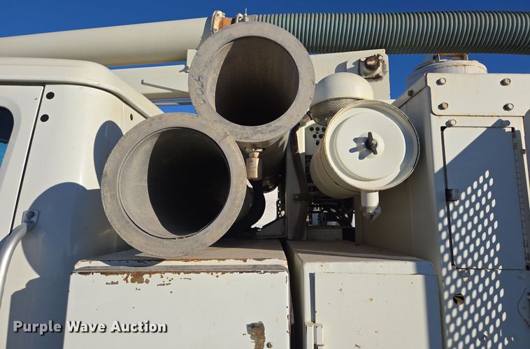 image for item DT5395 2001 International 2554 4X2 sewer jetter truck