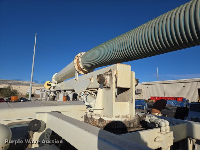 image for item DT5395 2001 International 2554 4X2 sewer jetter truck