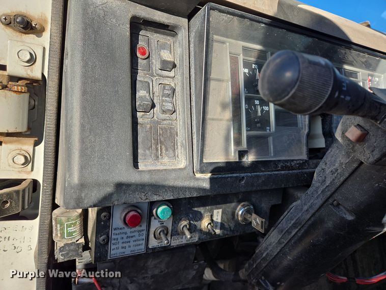 image for item DT5395 2001 International 2554 4X2 sewer jetter truck