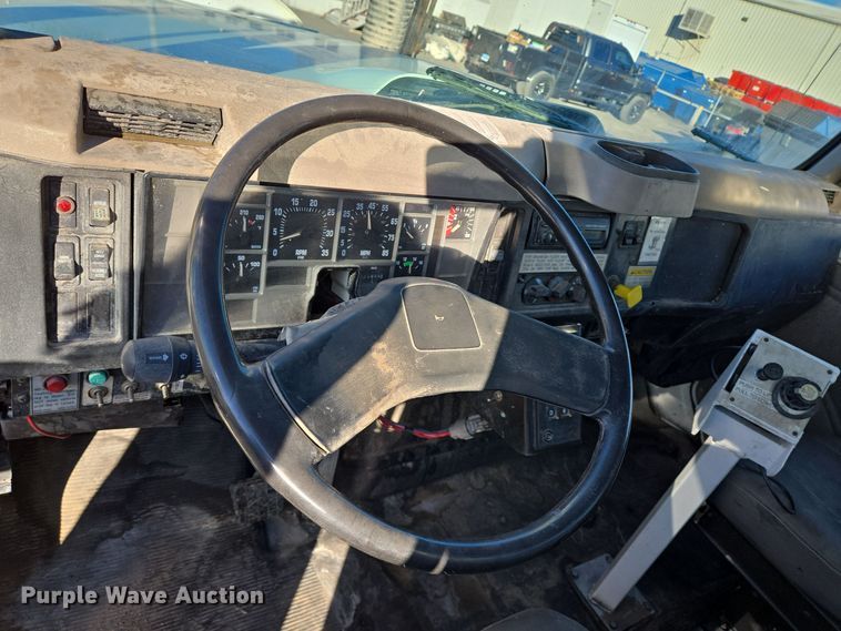 image for item DT5395 2001 International 2554 4X2 sewer jetter truck