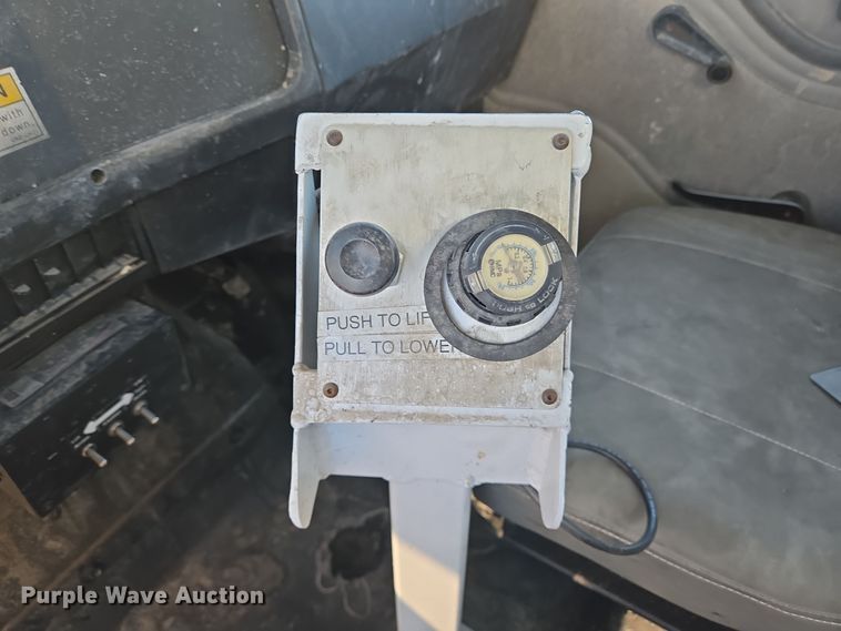 image for item DT5395 2001 International 2554 4X2 sewer jetter truck