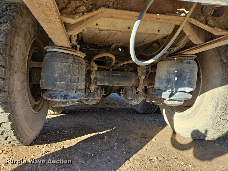 image for item DT5395 2001 International 2554 4X2 sewer jetter truck