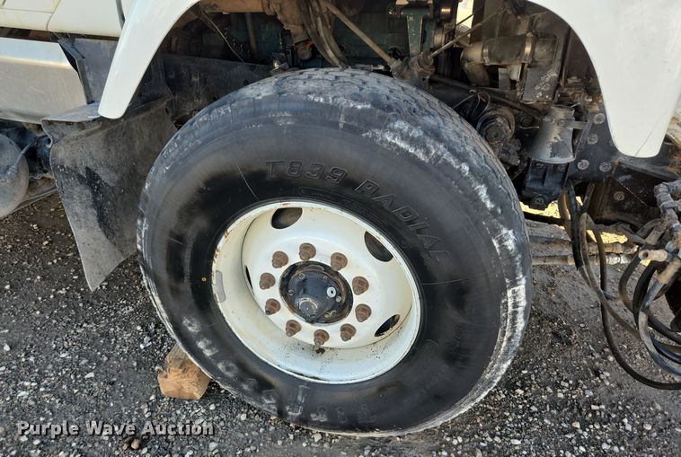 image for item DT5395 2001 International 2554 4X2 sewer jetter truck