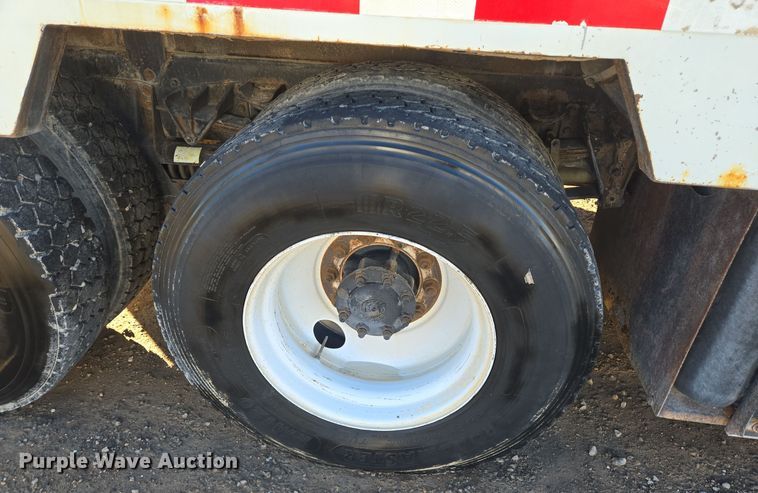 image for item DT5395 2001 International 2554 4X2 sewer jetter truck