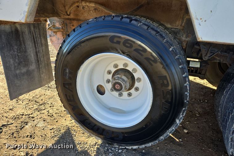 image for item DT5395 2001 International 2554 4X2 sewer jetter truck