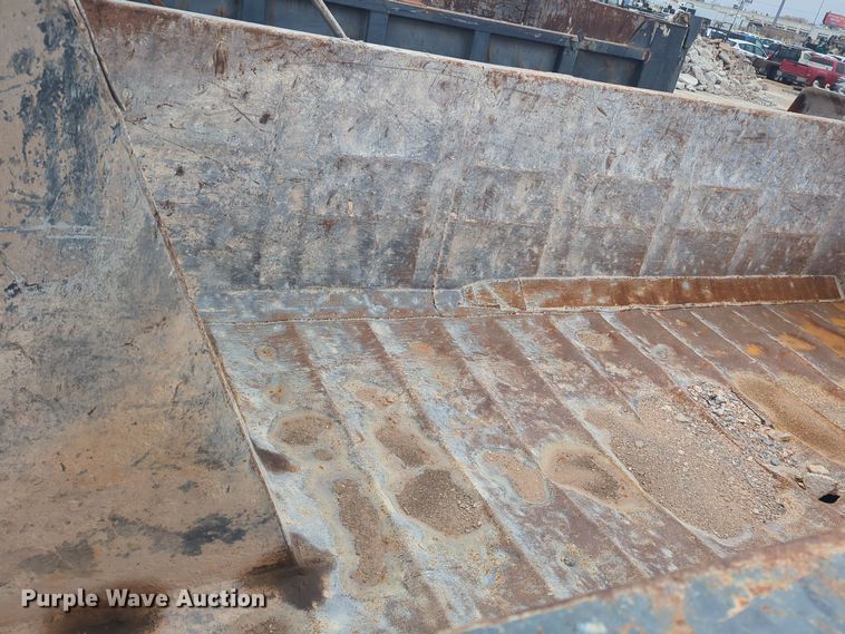 image for item DT6558 2005 Sterling L9500 dump truck