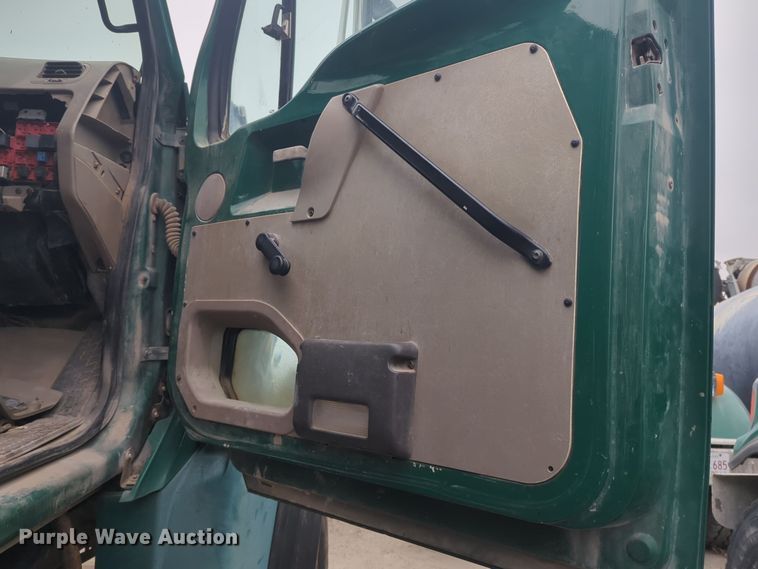 image for item DT6558 2005 Sterling L9500 dump truck