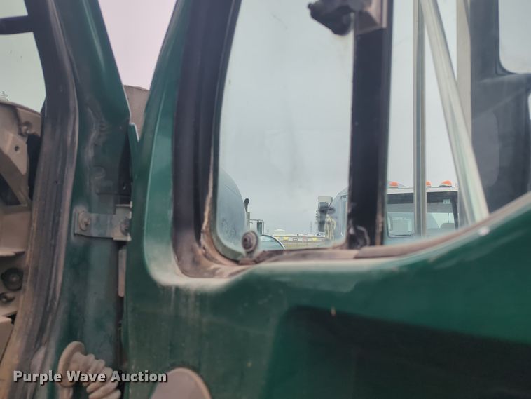 image for item DT6558 2005 Sterling L9500 dump truck