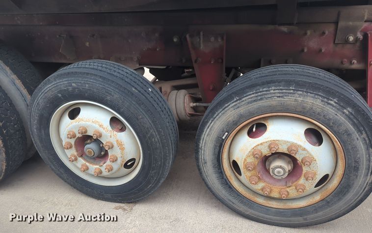 image for item DT6558 2005 Sterling L9500 dump truck