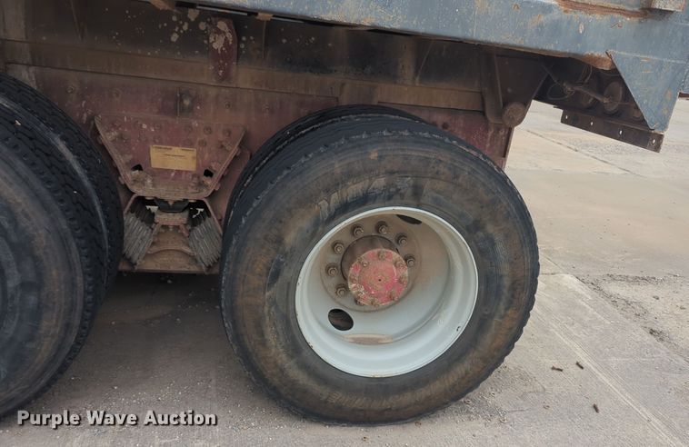 image for item DT6558 2005 Sterling L9500 dump truck