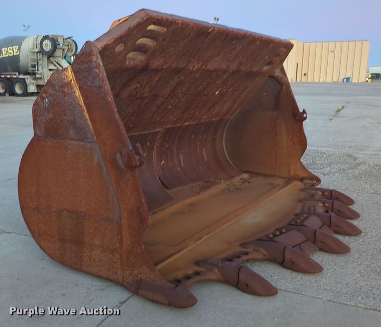image for item DT6576 Hensley Komatsu WA600-6 wheel loader bucket