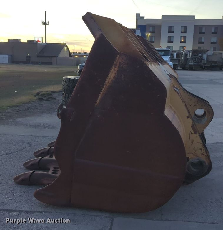 image for item DT6576 Hensley Komatsu WA600-6 wheel loader bucket