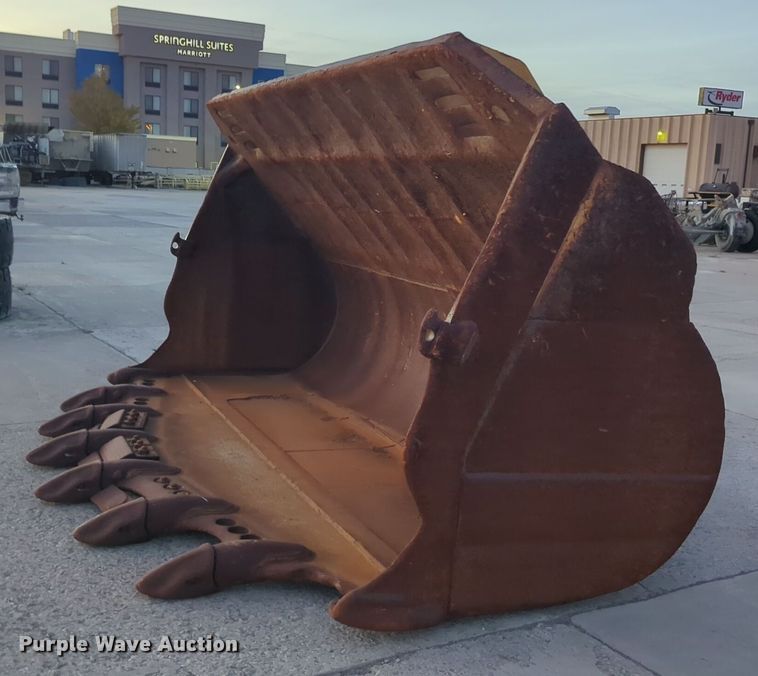 image for item DT6576 Hensley Komatsu WA600-6 wheel loader bucket