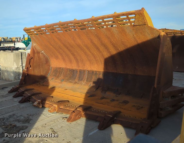 image for item DT6578 Caterpillar 990 Series wheel loader bucket