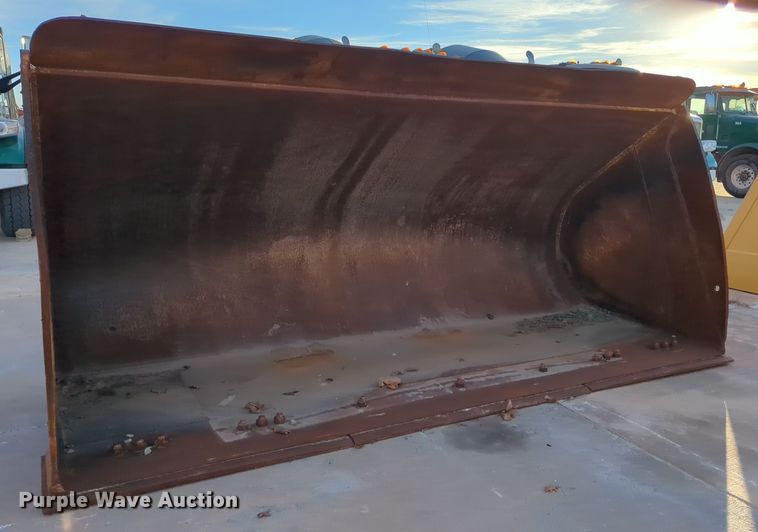 image for item DT6592 D&E wheel loader bucket