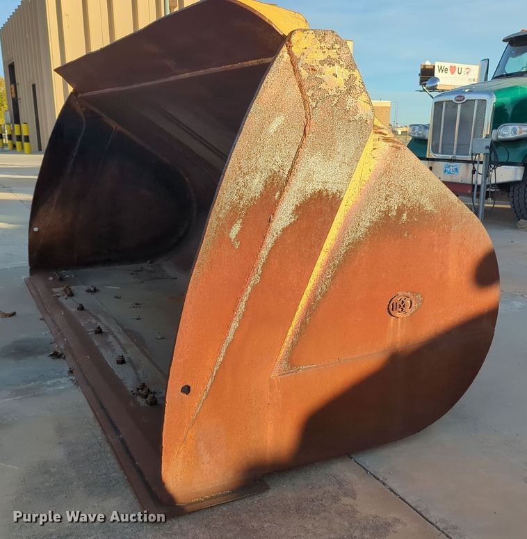 image for item DT6592 D&E wheel loader bucket