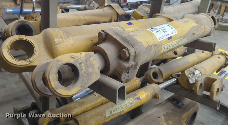 image for item DT6602 (4) Caterpillar 950G hydraulic cylinders