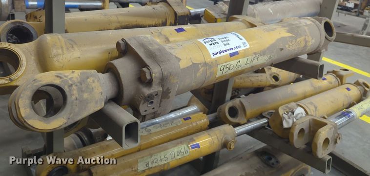 image for item DT6602 (4) Caterpillar 950G hydraulic cylinders