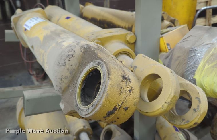 image for item DT6602 (4) Caterpillar 950G hydraulic cylinders
