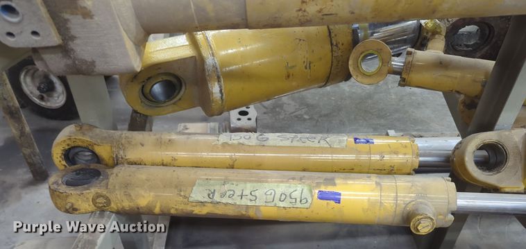image for item DT6602 (4) Caterpillar 950G hydraulic cylinders
