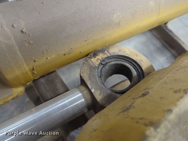 image for item DT6602 (4) Caterpillar 950G hydraulic cylinders