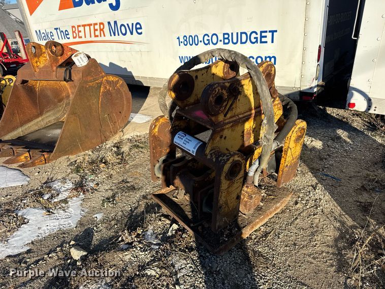 image for item DU3250 Excavator plate compactor