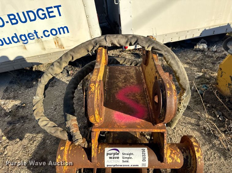 image for item DU3250 Excavator plate compactor