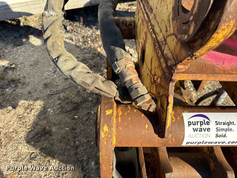 image for item DU3250 Excavator plate compactor