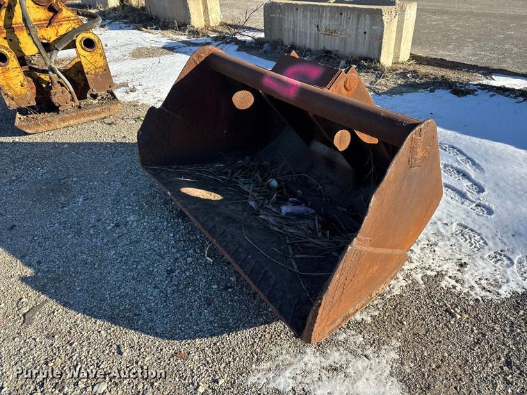image for item DU3252 Excavator bucket