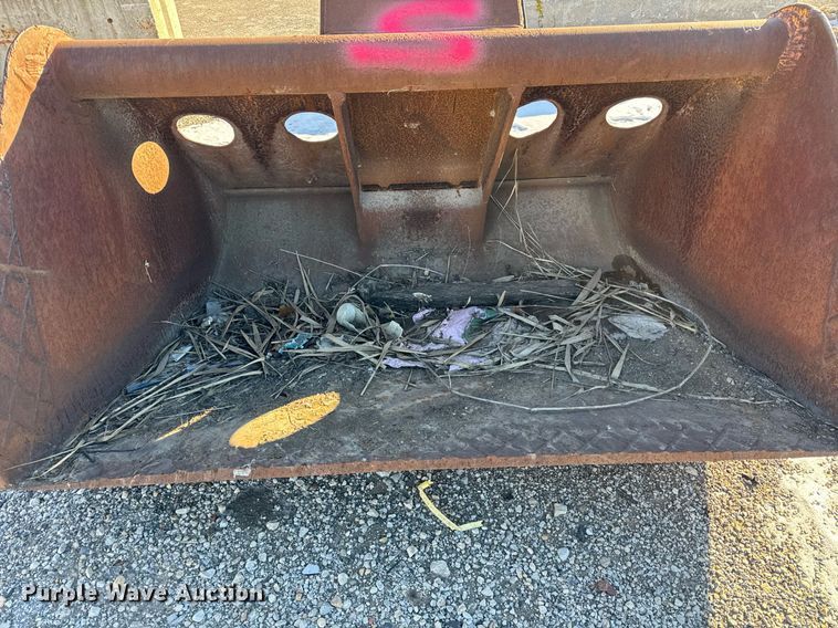 image for item DU3252 Excavator bucket