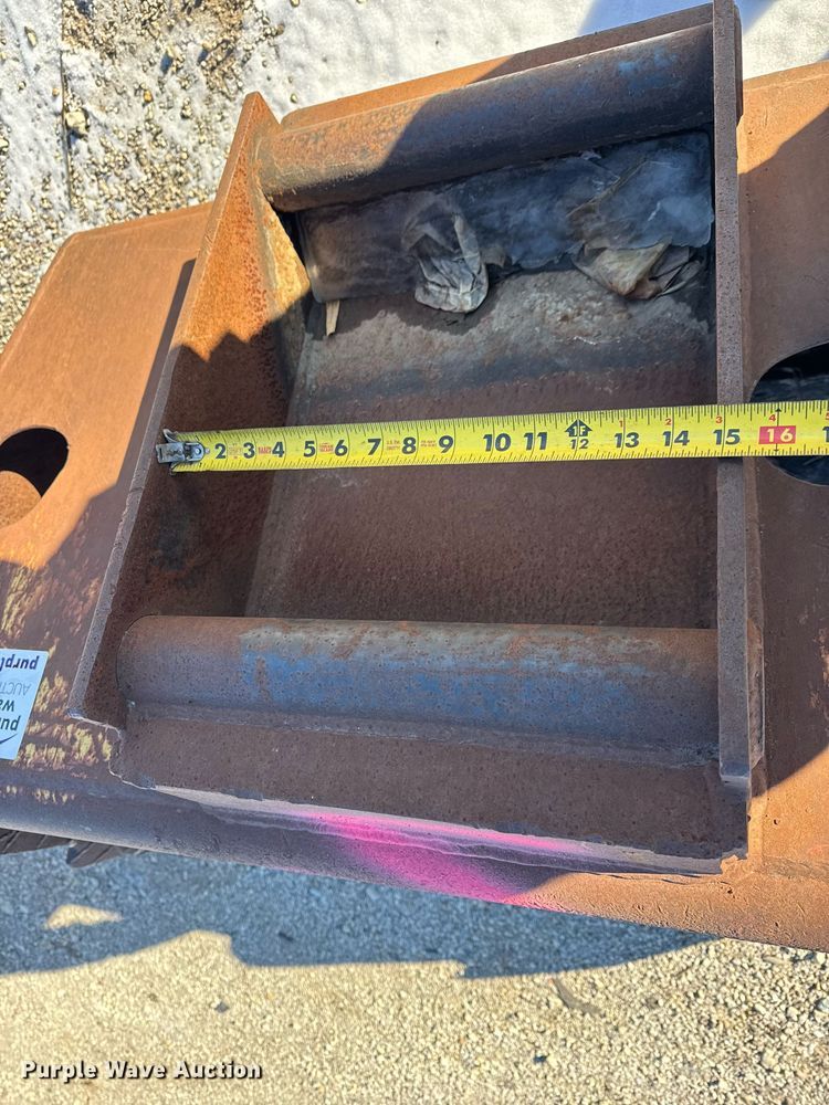 image for item DU3252 Excavator bucket